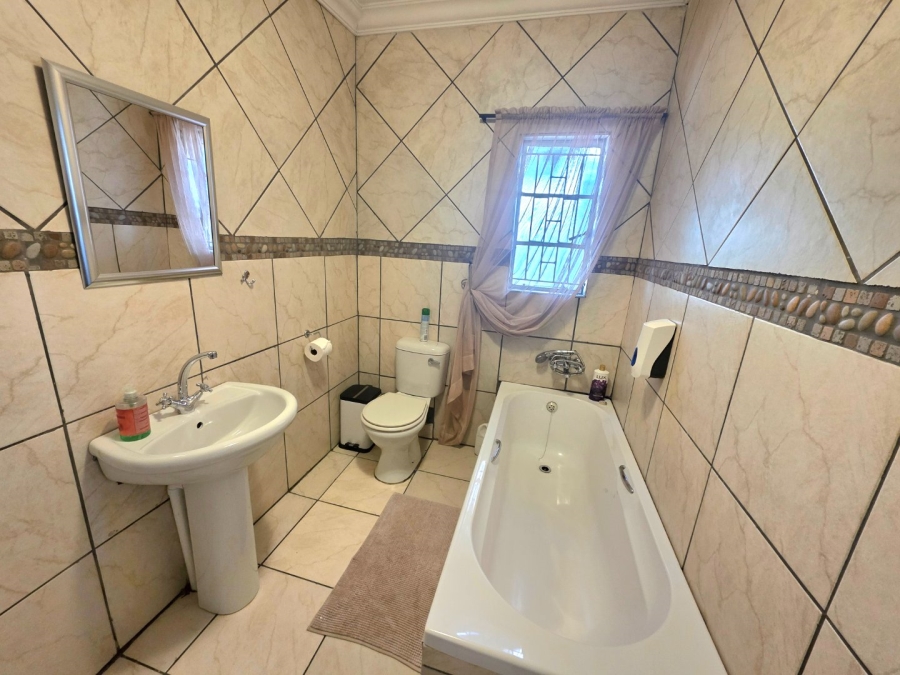 5 Bedroom Property for Sale in Jordania Free State